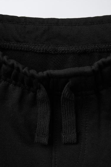 JERSEY-BERMUDASHORTS MIT RELIEF-SCHRIFTZUG - Schwarz von Zara