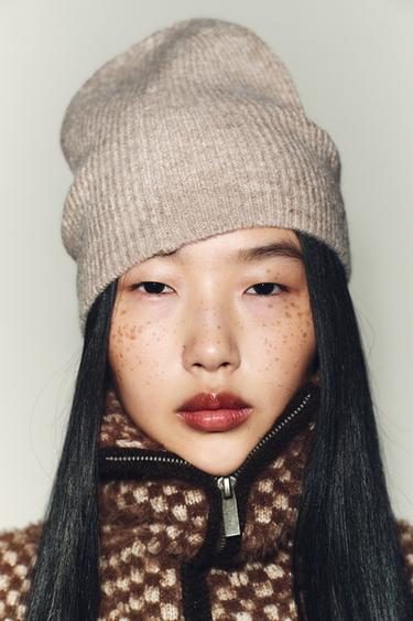 BEANIE-MÜTZE AUS RIPPSTRICK - grau-beige von Zara