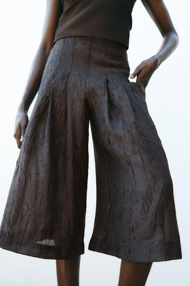 PANTALÓN CULOTTE PLIEGUES ORGANZA - Marrón de Zara