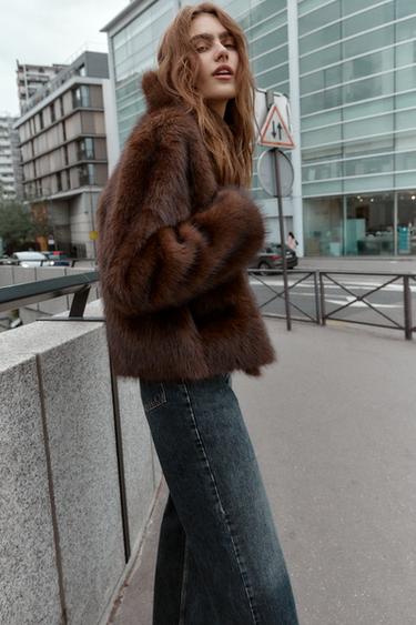 VESTE RÉVERSIBLE DOUBLE FACE EFFET FOURRURE - Marron foncé de Zara - Image 10