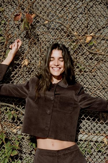 VESTE COURTE EN VELOURS - Gris taupe de Zara