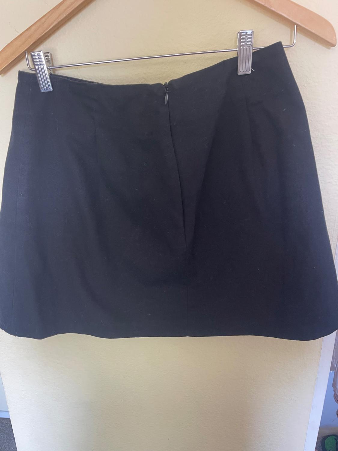 EMBROIDERED BLACK MINI SKIRT - Image 5
