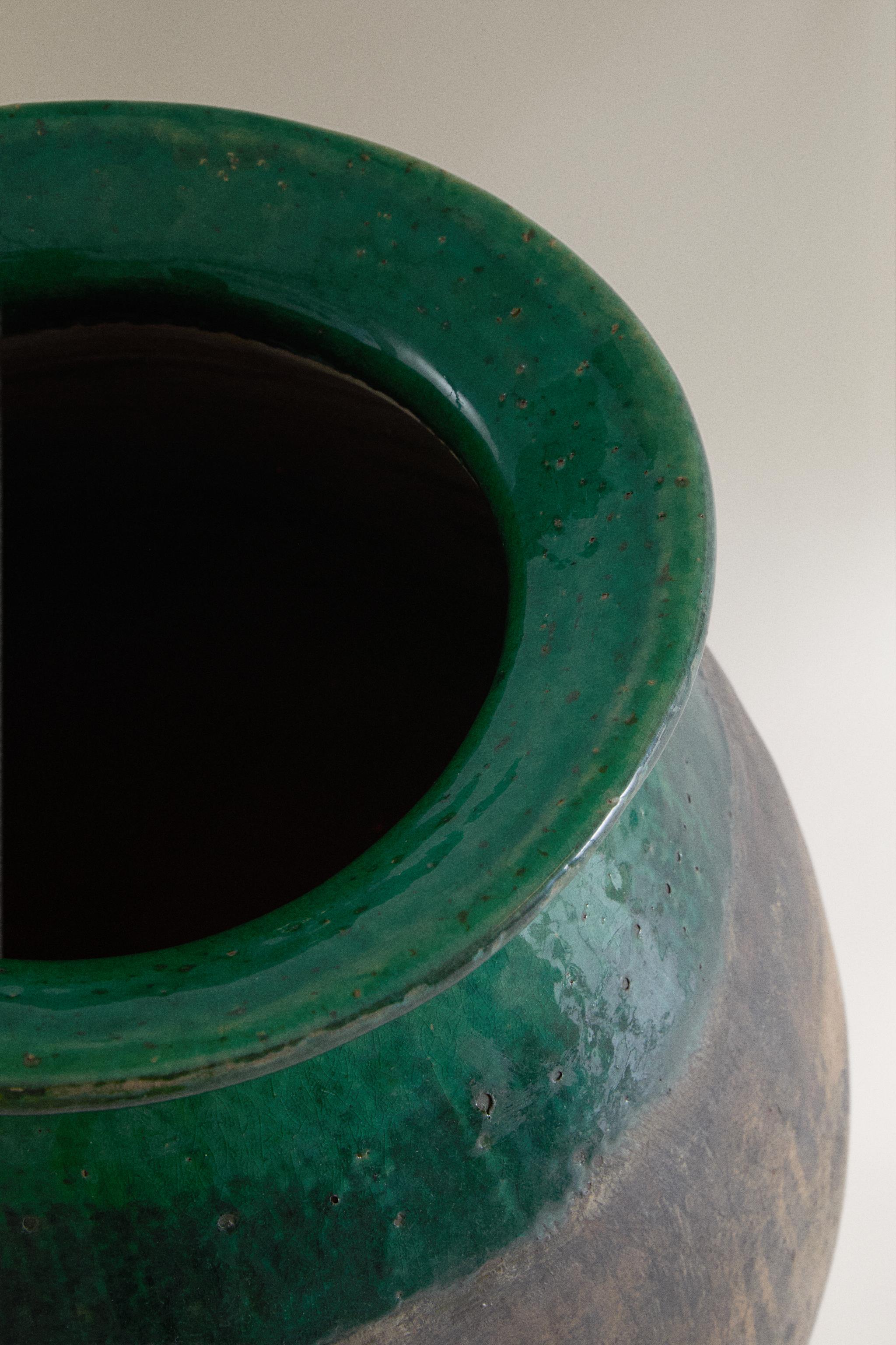 LARGE CERAMIC VESSEL — Green