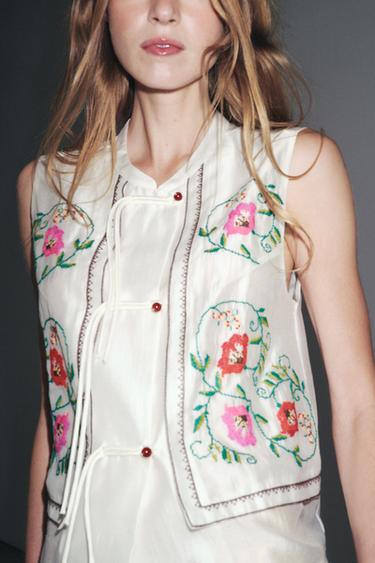 Zara FLORAL EMBROIDERED TOP - Ecru