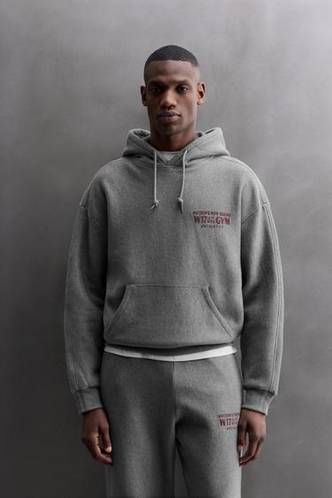 SUDADERA TEXTO CAPUCHA - Gris vigoré de Zara