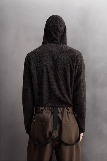 ФЛИСОВАЯ ТОЛСТОВКА SKI С КАПЮШОНОМ И ТЕКСТУРОЙ — ТЕМНО-КОРИЧНЕВЫЙ от Zara