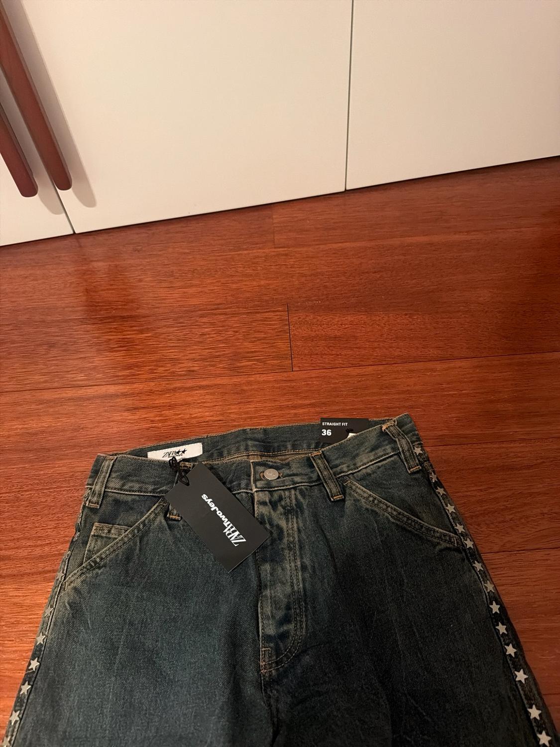 STAR STUDDED JEANS X TWOJEYS - LIMITED EDITION - Image 3