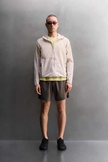 CHAQUETA CORTAVIENTOS BOULDER - Crudo medio de Zara - Imagen 0