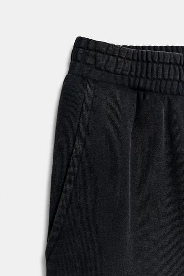 PANTALÓN FELPA EFECTO LAVADO TACHAS - Carbón de Zara