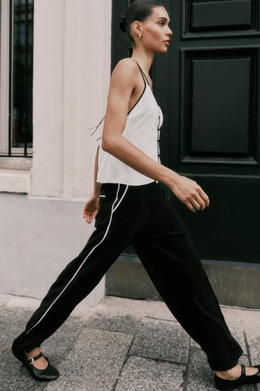 ТОП В БЕЛЬЕВОМ СТИЛЕ С КОНТРАСТНОЙ ОТДЕЛКОЙ — ЖЕЛТОВАТО-БЕЛЫЙ от Zara