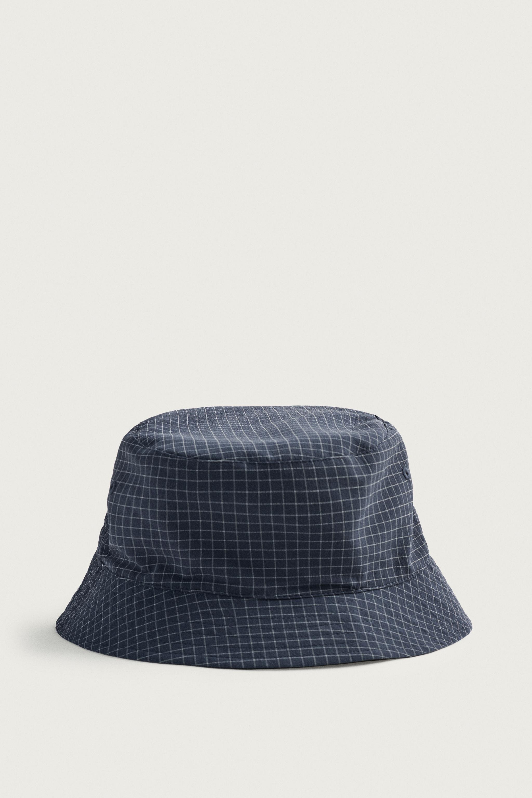 REVERSIBLE PLAID BUCKET HAT — Blue