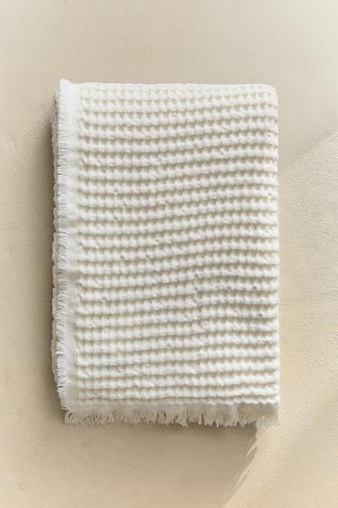 WAFFLE-EFFECT THROW - Ecru by Zara - Image 5