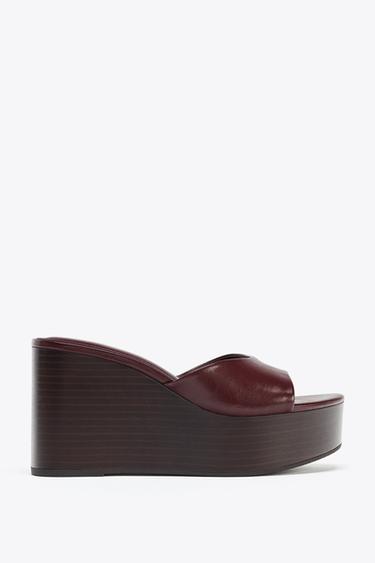 SANDALIA CUÑA EFECTO CRAQUELADO - Rojo Burdeos de Zara