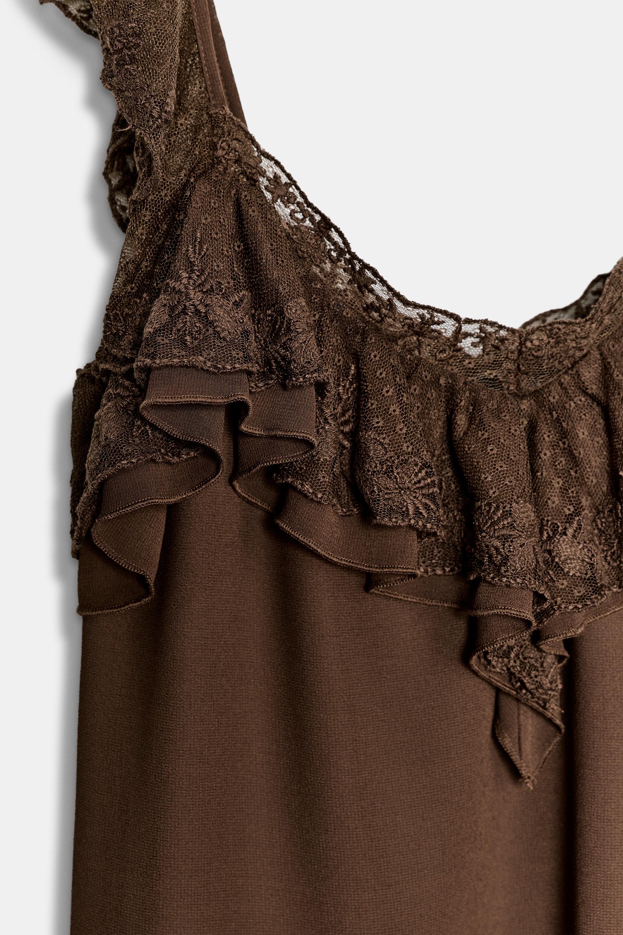 RUFFLED EMBROIDERED TOP
