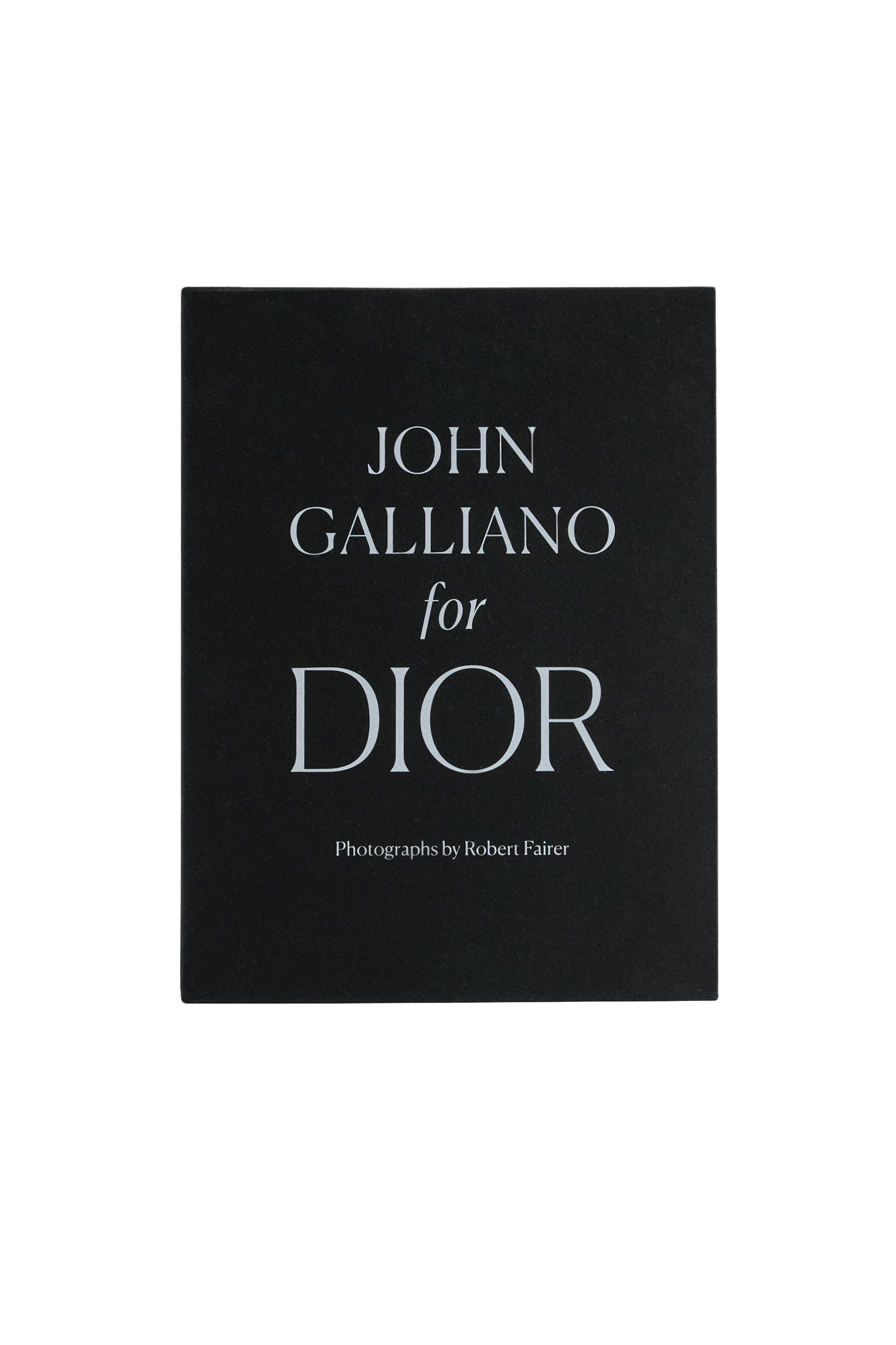 CARTE JOHN GALLIANO PENTRU DIOR (ENGLEZĂ) - Negru | ZARA România