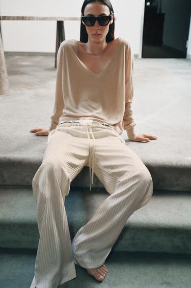 ДЖЕМПЕР ТОНКОЙ ВЯЗКИ С V-ОБРАЗНЫМ ВЫРЕЗОМ — ТЕЛЕСНО-РОЗОВЫЙ от Zara