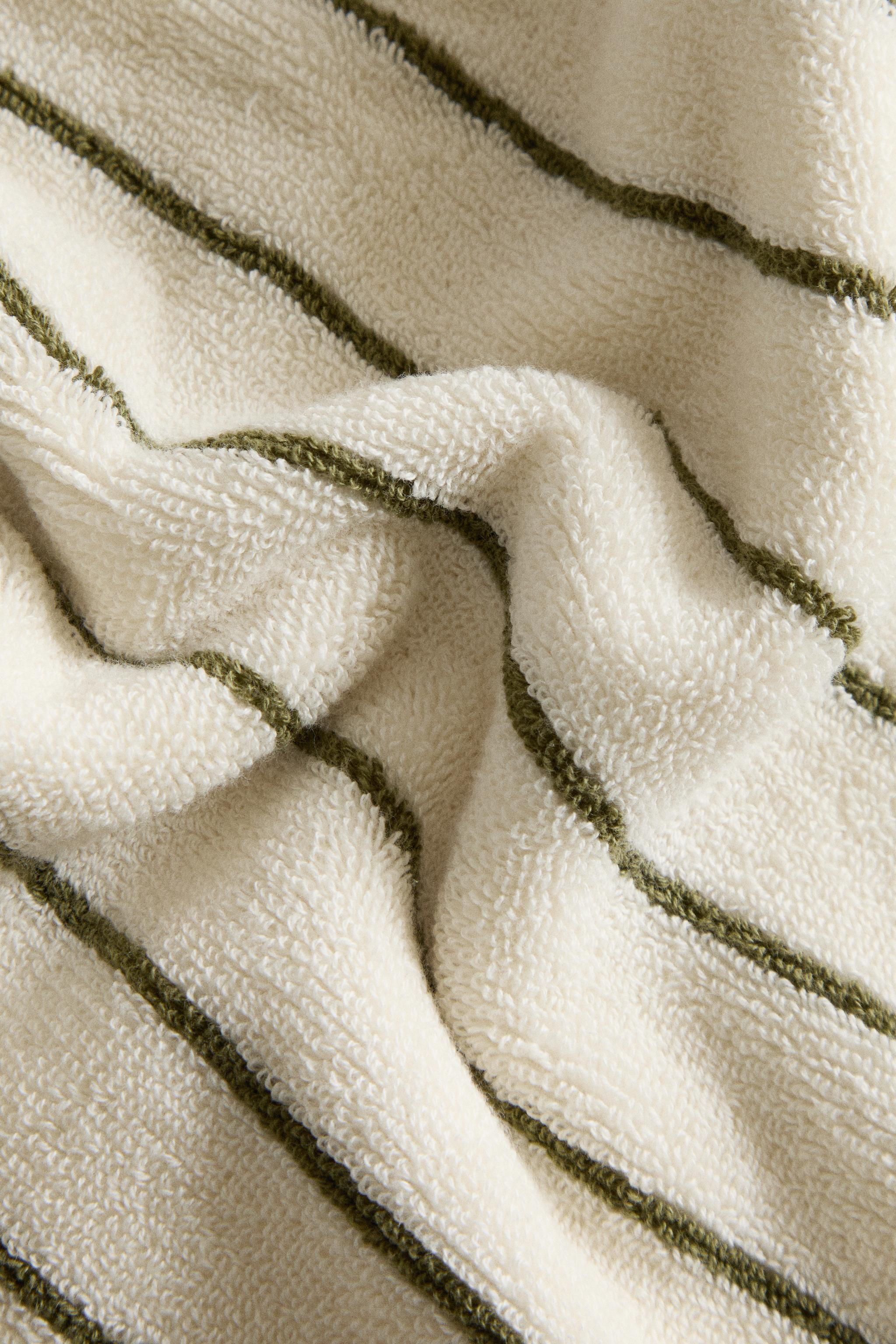 BATH TOWEL WITH CONTRAST STRIPES