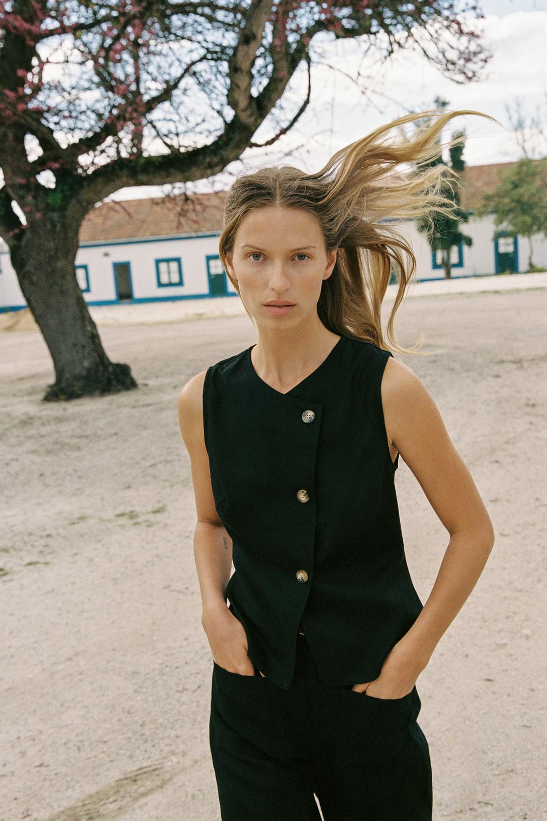 LINEN DOUBLE-BREASTED VEST TOP