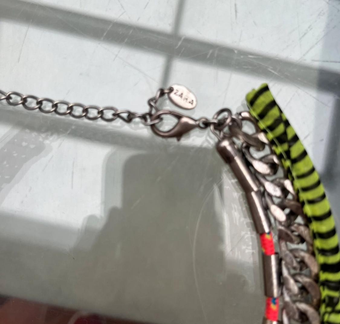COLLAR MULTICOLOR Y PLATEADO. - Image 2