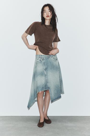 CAMISETA TACHAS - Tostado de Zara