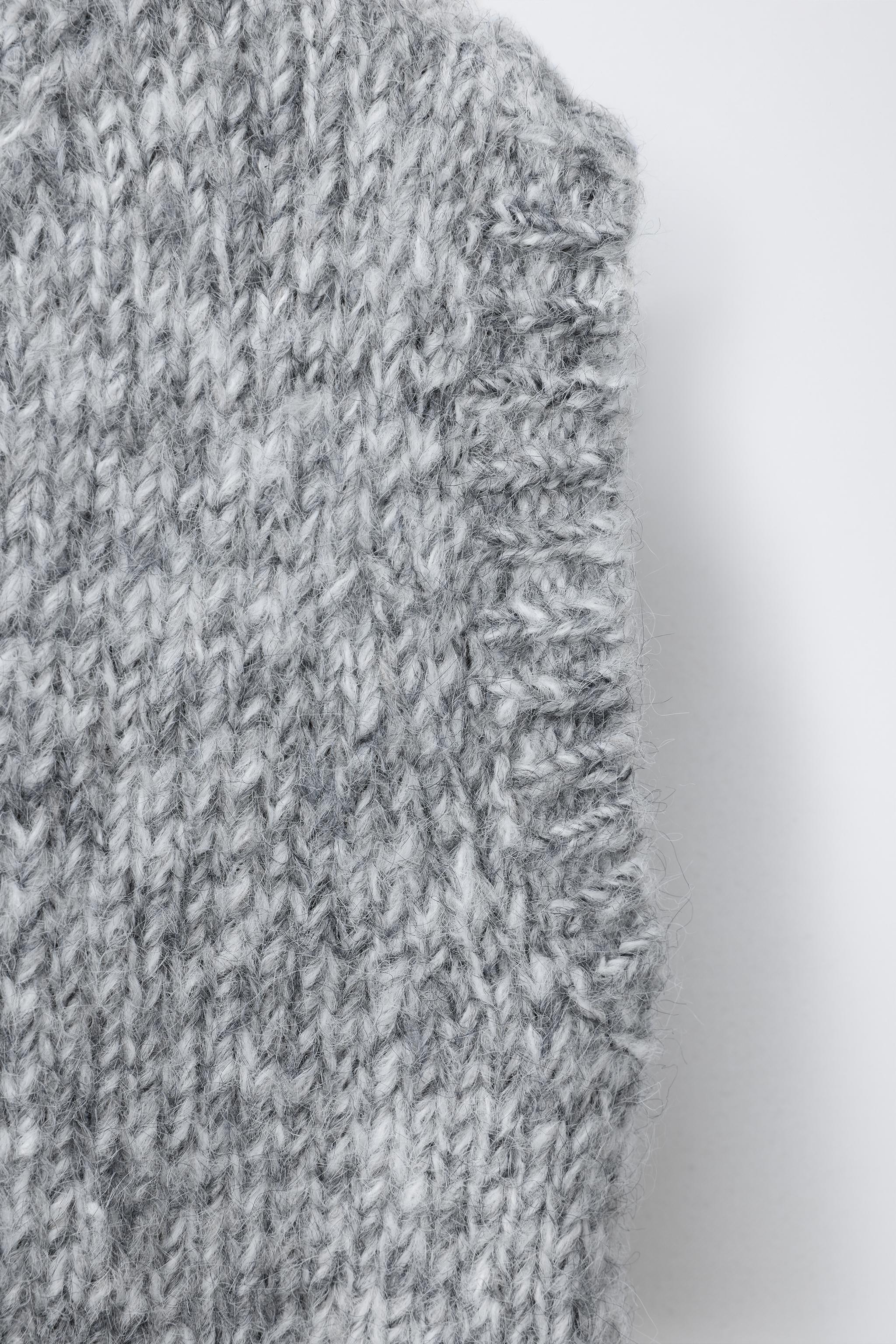 KNIT VEST