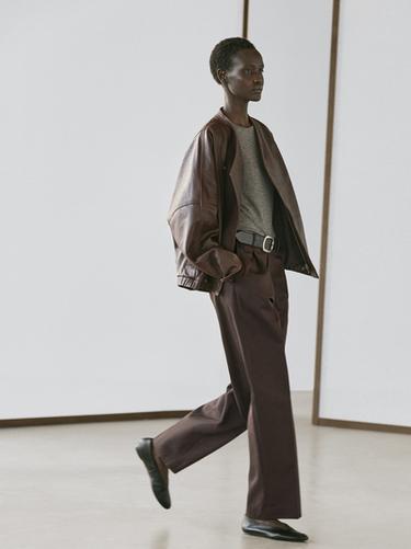 Pantalon à pinces en coton - Chocolat de Zara