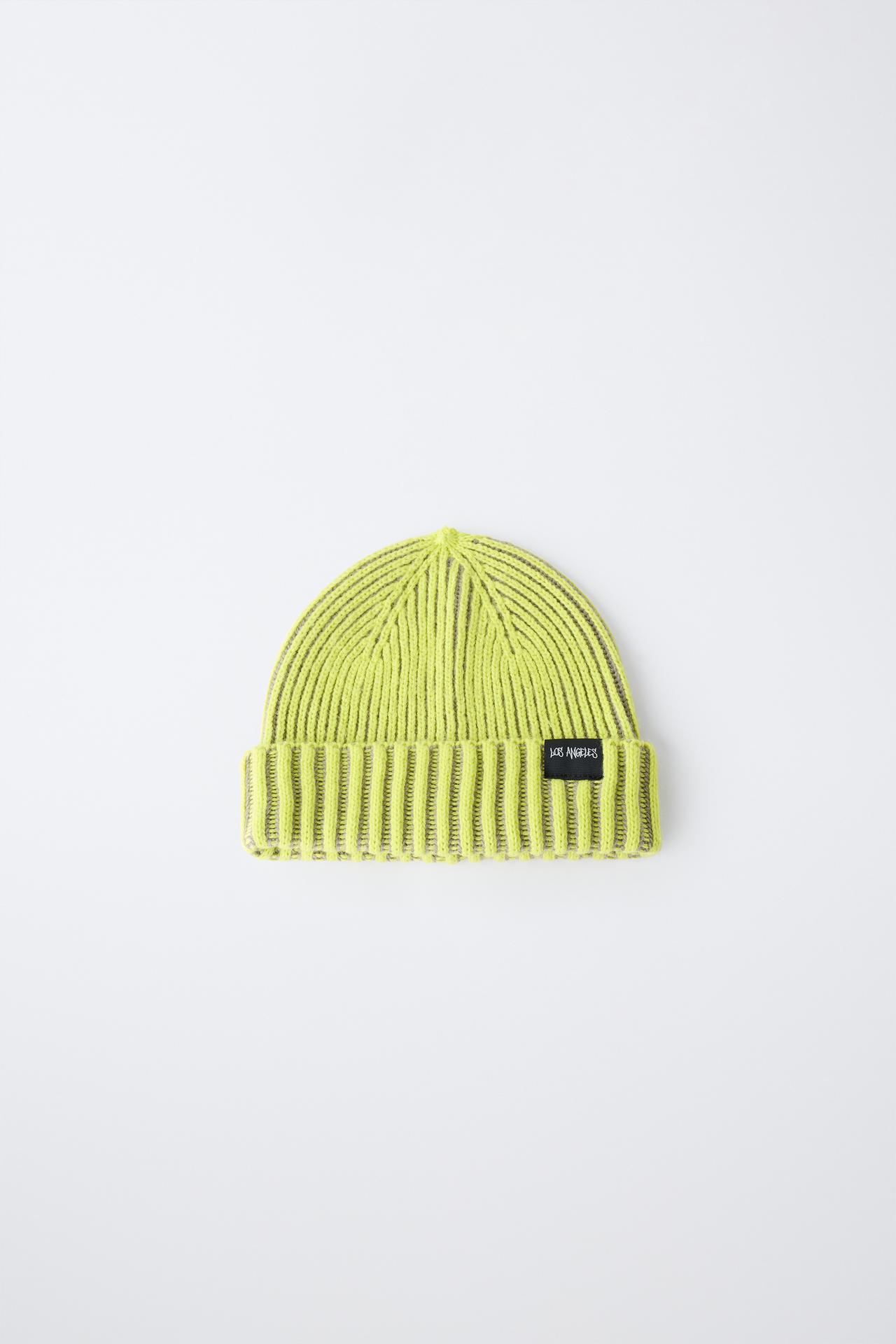 KNIT BEANIE WITH LABEL — Lime green