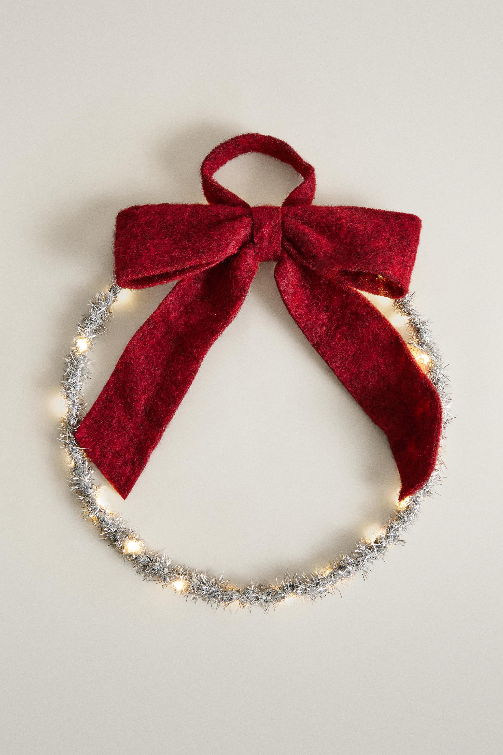 CHRISTMAS WREATH WITH LIGHT AND BOW