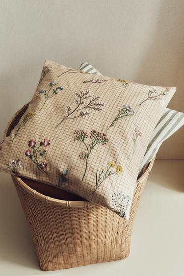 HOUSSE DE COUSSIN FLEURS BRODÉES - Beige clair de Zara - Image 5