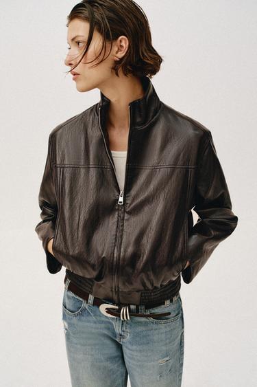 BOMBER COURTE MATIÈRE SYNTHÉTIQUE - Marron foncé de Zara