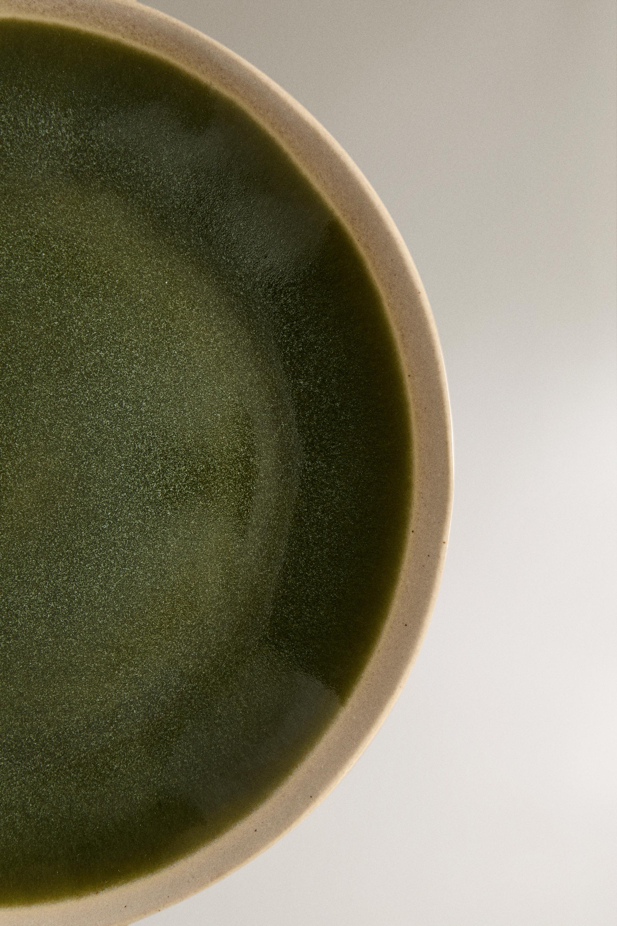 GREEN AND BEIGE DINNER PLATE