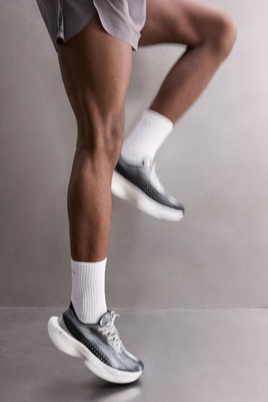 LONG-DISTANCE RUNNING TRAINERS - Silver by Zara