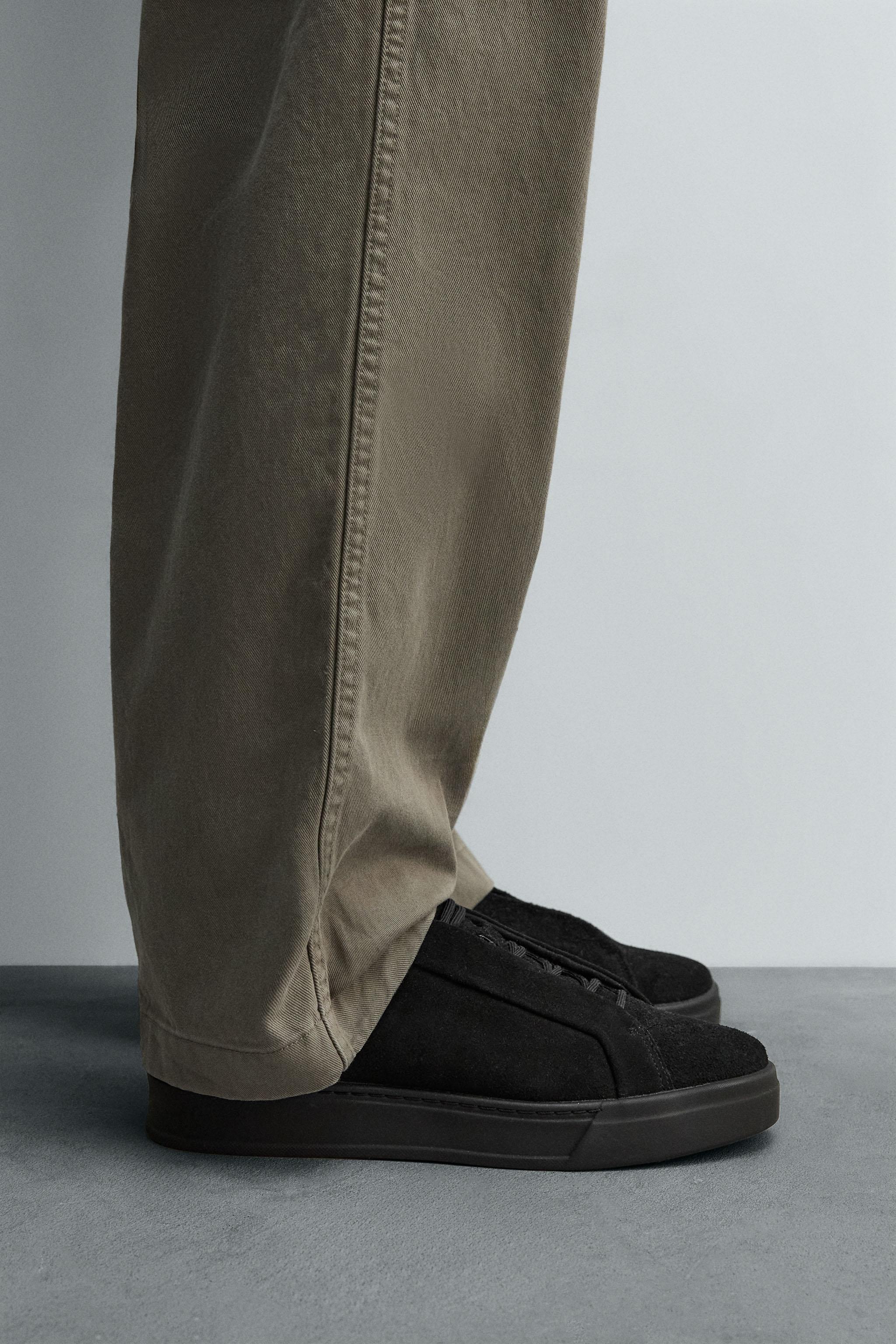 MONOCHROME LEATHER SNEAKERS