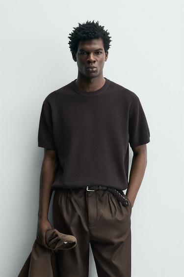 تيشرت محاك باللؤلؤ - شوكولاتة الخاص بـ Zara