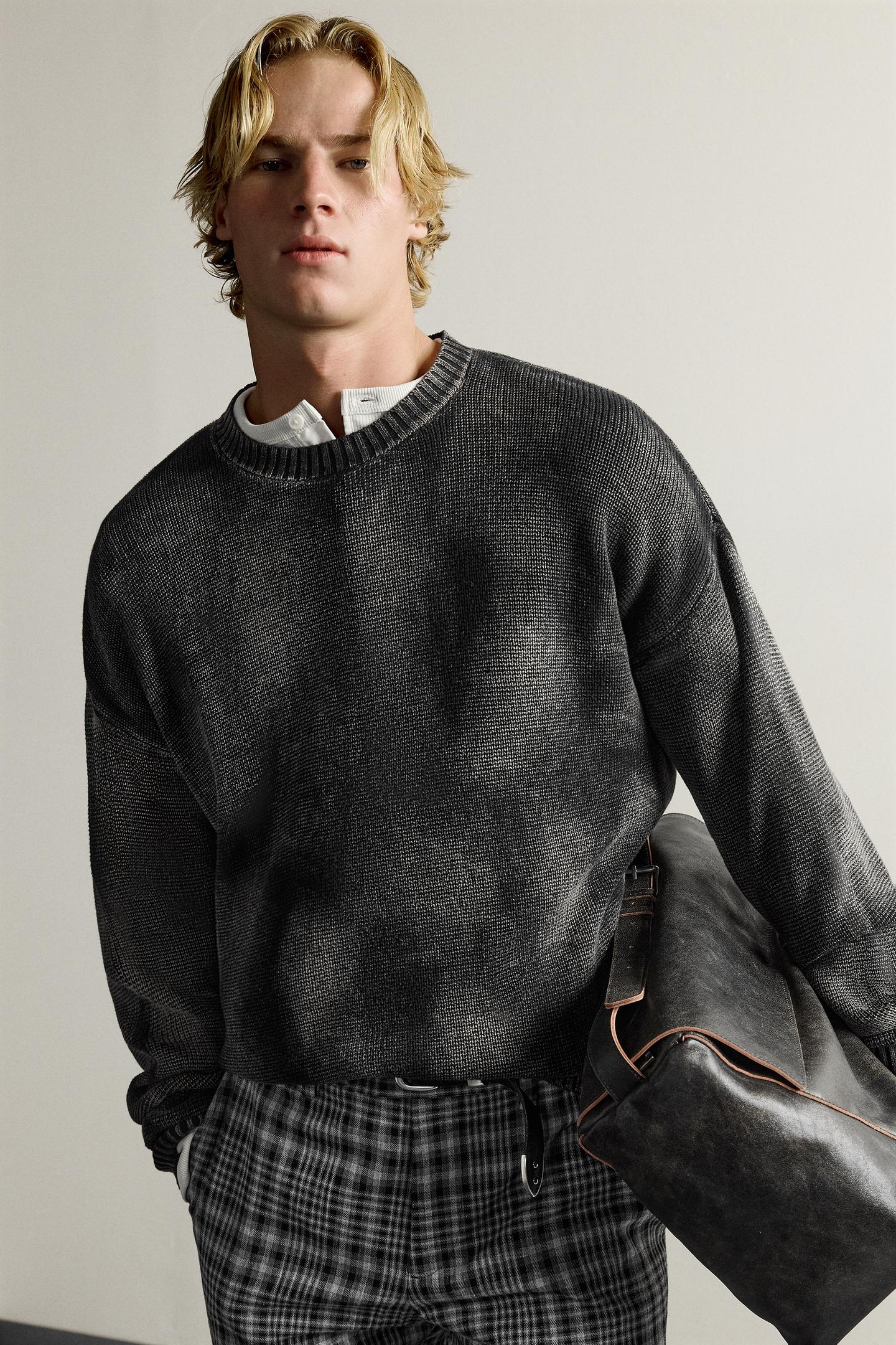 Мужской свитер Zara Relaxed Fit Washed-Effect, цвет: Чёрный — фото 5