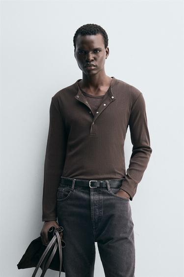 Zara TEXTURED BUTTONED COLLAR T-SHIRT - Dark brown
