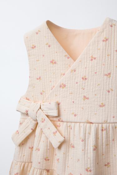 ROBE-SALOPETTE STRUCTURÉE À FLEURS - Écru de Zara - Image 2