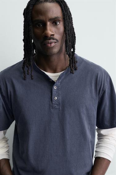 T-SHIRT LAVÉ COL TUNISIEN - Bleu marine de Zara - Image 4