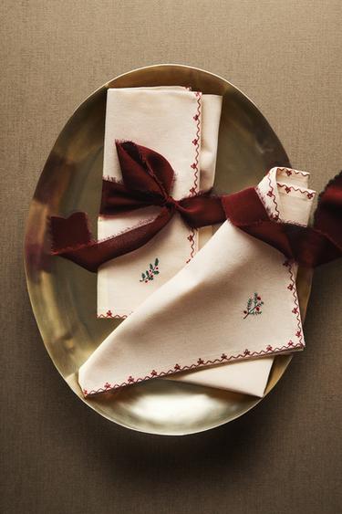 PACK OF CHRISTMAS NAPKINS WITH FLORAL EMBROIDERY (PACK OF 2) - Ecru by Zara - Image 5