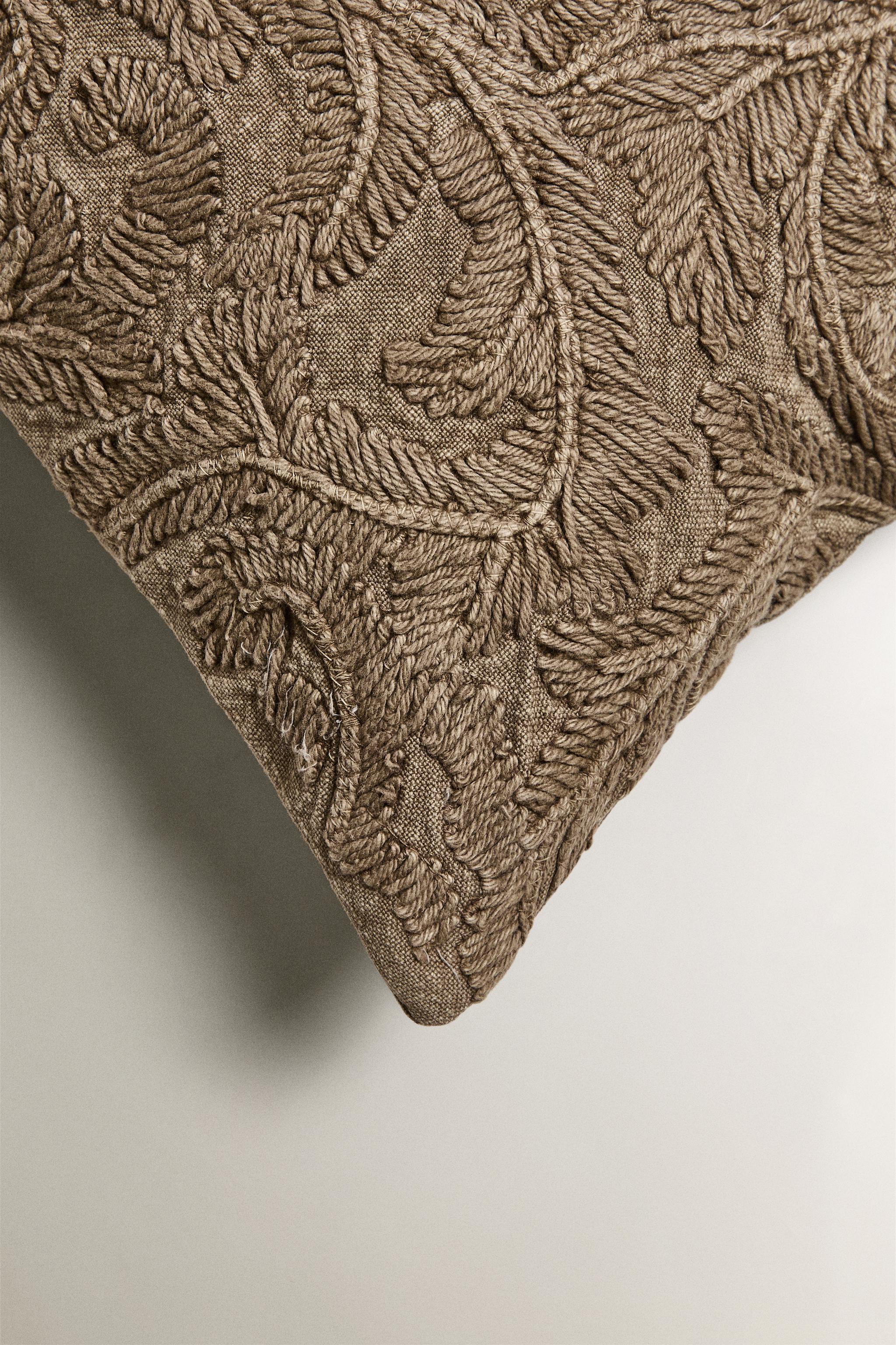 HOUSSE DE COUSSIN BRODÉE
