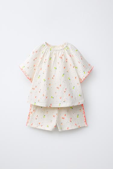 SÆT MED T-SHIRT OG BERMUDASHORTS MED TEKSTURPRINT - råhvid/meleret fra Zara