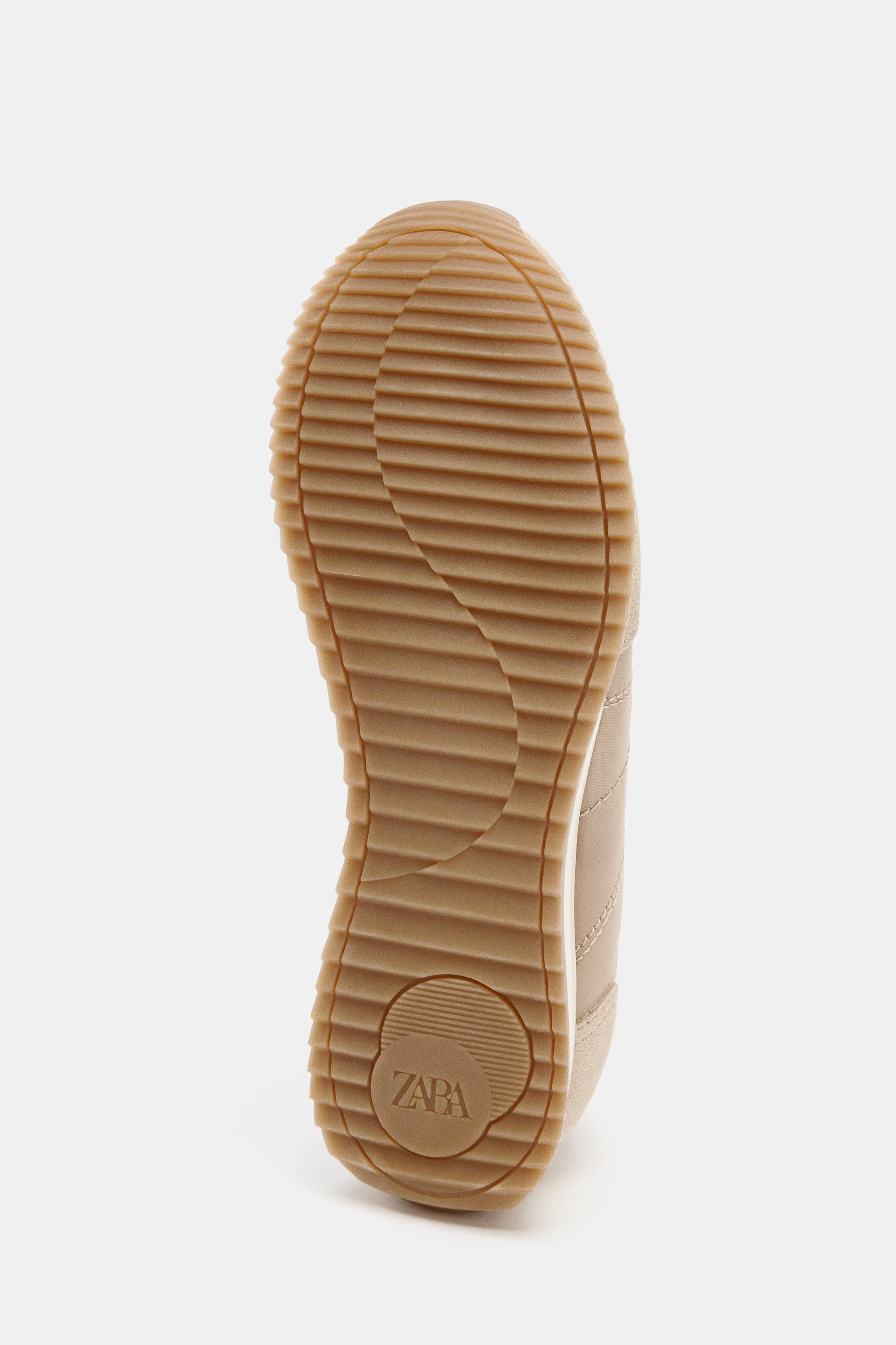 SOFT RUNNING SHOES