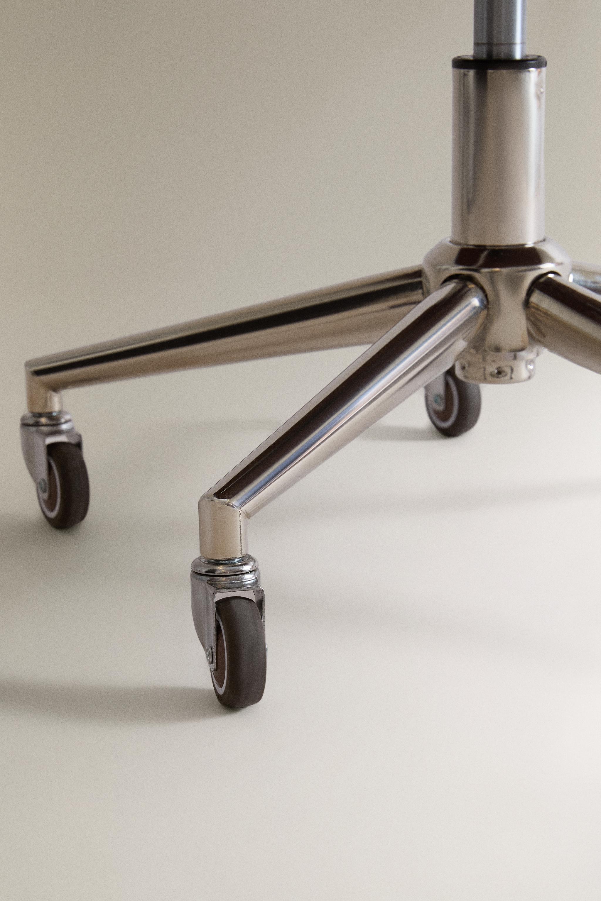 KIDS’ SWIVEL DESK CHAIR