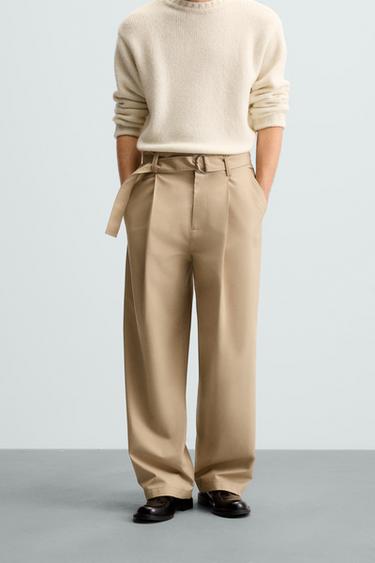 PANTALÓN PLIEGUES CINTURÓN - Tostado de Zara
