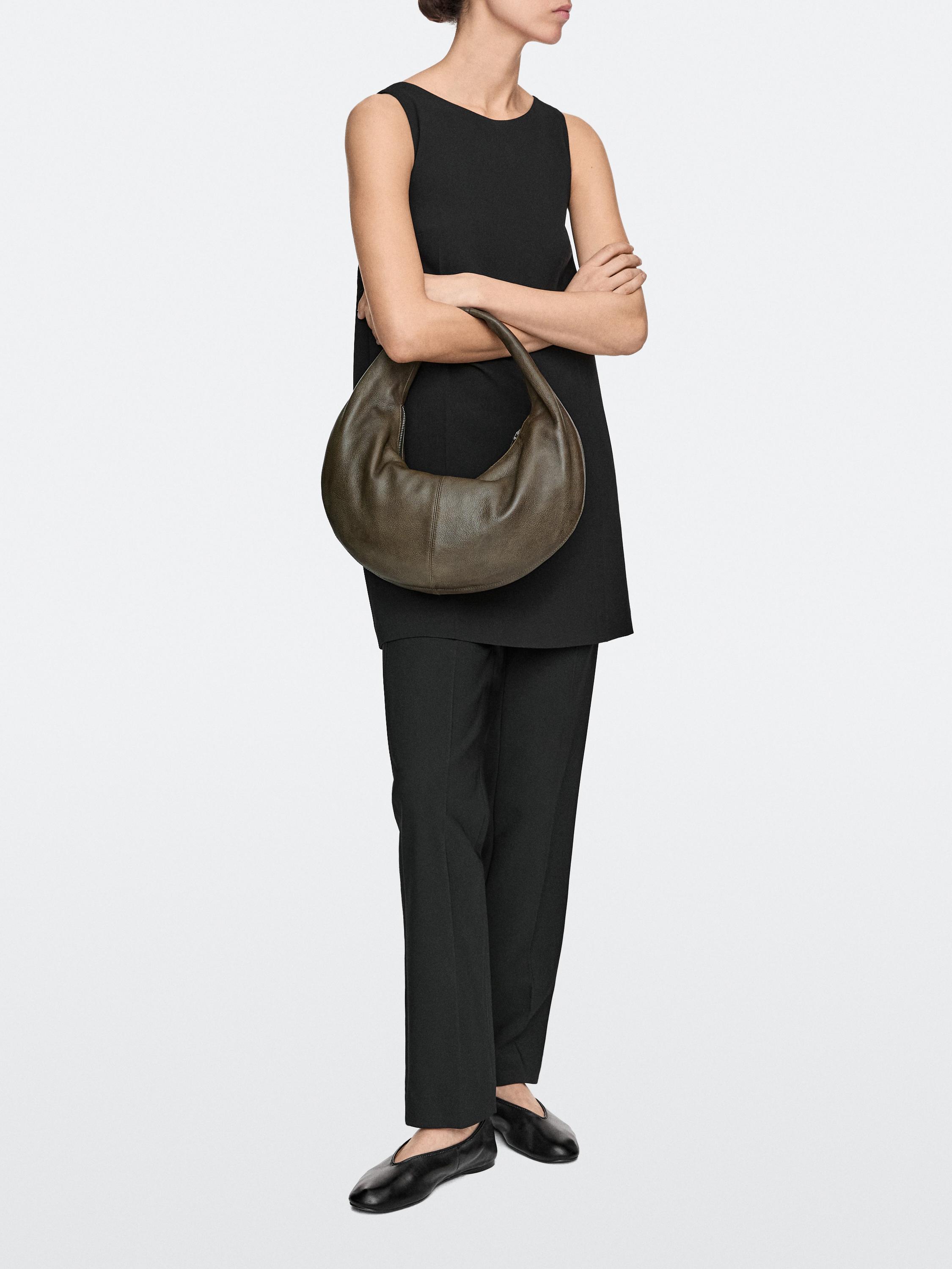 Sac demi-lune moyen en cuir nappa