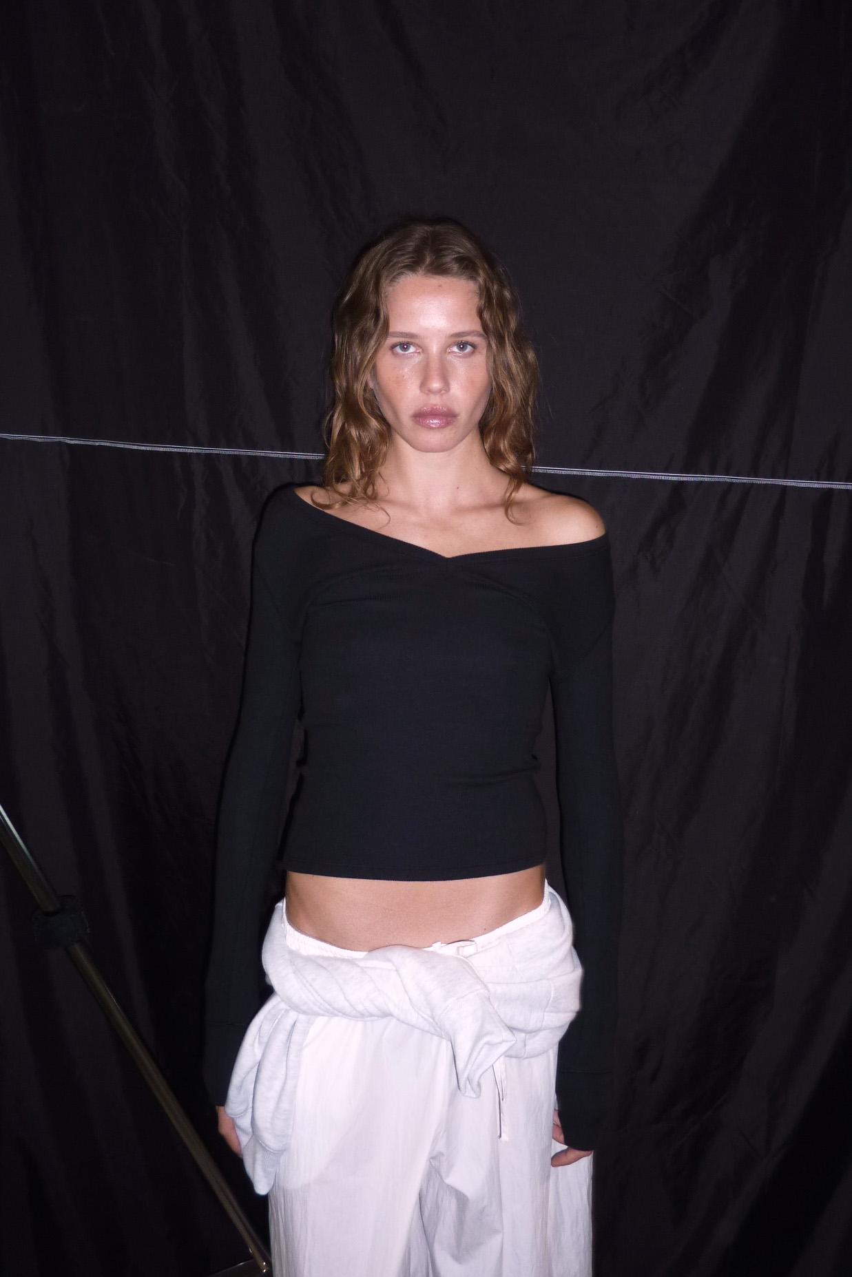 Long-Sleeve Ribbed T-Shirt — Black
