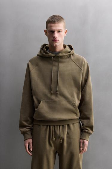 ХУДИ С ЭФФЕКТОМ ПОТЕРТОСТИ ДЛЯ ТРЕНИРОВОК — ЗЕЛЕНЫЙ от Zara