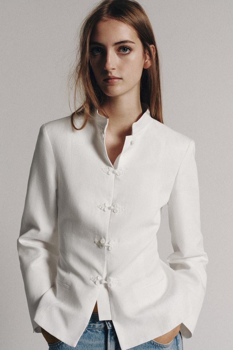 Blazer peplum con cierre de botones de la colección ZW 4