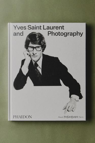 ΒΙΒΛΙΟ YVES SAINT LAURENT AND PHOTOGRAPHY (ΑΓΓΛΙΚΑ) - Λευκό του Zara
