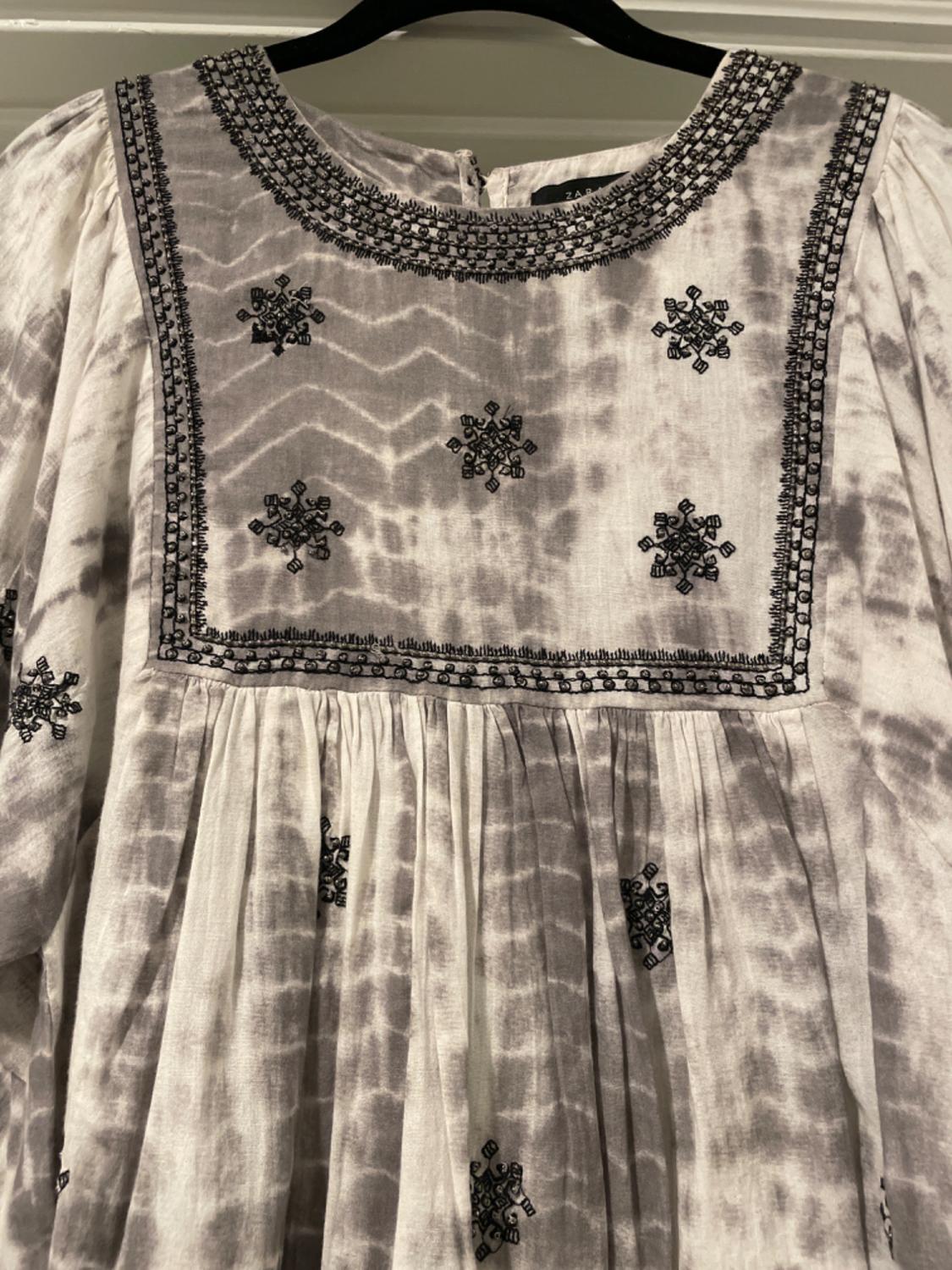 BLUSA TIE DYE BORDADOS - Image 3